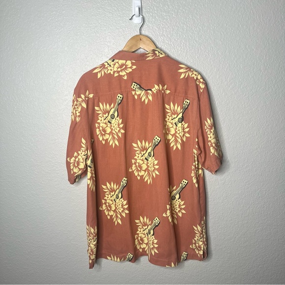 Tommy Bahama 100% Silk Hawaiian Shirt Ukulele Guitar Print Coral Floral Men’s - Picture 8 of 14